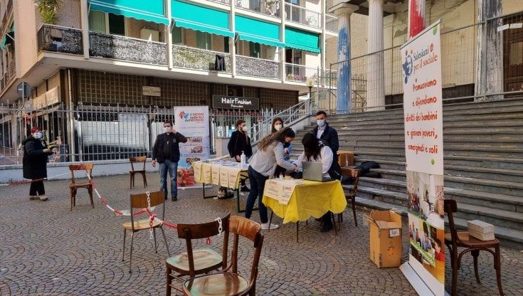 "Cinque persone da mantenere senza uno stipendio", in coda a Sampierdarena per i buoni spesa dei salesiani