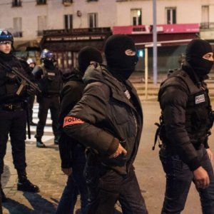 Terrorismo, due fermi in Francia: si temeva kamikaze donna con finto pancione