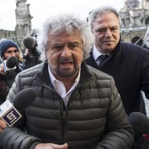 Quirinale, da marted&igrave; consultazioni in casa Pd. Grillo insulta il premier: "Buffoncello, no al Nazareno"