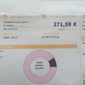 Ha due case e chiede di pagare un solo canone Rai. Ma a sorpresa gli arriva la stangata sulla seconda utenza luce