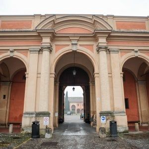 Bologna, chiudono anche i cimiteri: niente visite ai defunti fino al 3 aprile