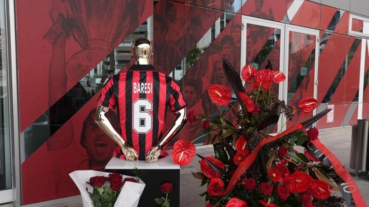 L’omaggio in lacrime della Milano popolare, martedì l’addio a Sant’Ambrogio