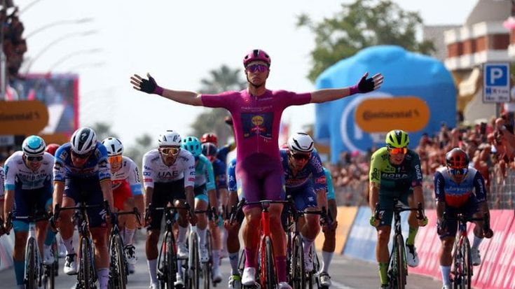 Giro d’Italia, Jonathan Milan concede il bis e vince lo sprint di Francavilla