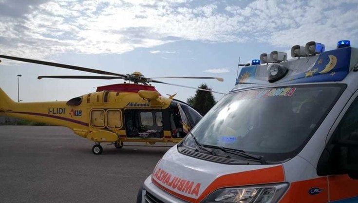 Scende dallo scuolabus e viene investita da auto: grave bimba di 11 anni