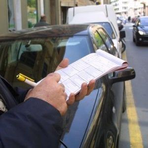 Viareggio, due vigili urbani e una carabiniera investiti sull'Aurelia mentre fanno rilievi per un incidente