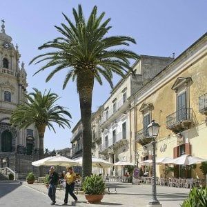 Ragusa: rifiuti tossici scaricati nella costa, quindici produttori agricoli denunciati