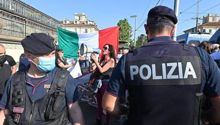 L'allerta del Viminale: "No Pass, possibile contrapposizione tra gruppi estremisti"
