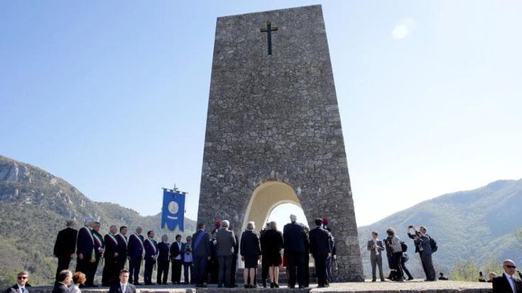 Il governo taglia i fondi a S. Anna di Stazzema: rivolta di sindaco e Pd
