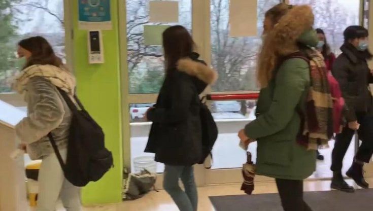 Coronavirus, a Bergamo in 15 giorni triplicate le classi in quarantena e più che raddoppiati i positivi