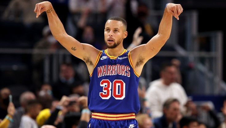 Basket, Nba: Curry fa volare Golden State, Doncic e Jokic show, tracollo Lakers