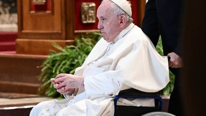 Papa Francesco: si cercano risposte più davanti al computer che davanti al Crocifisso   