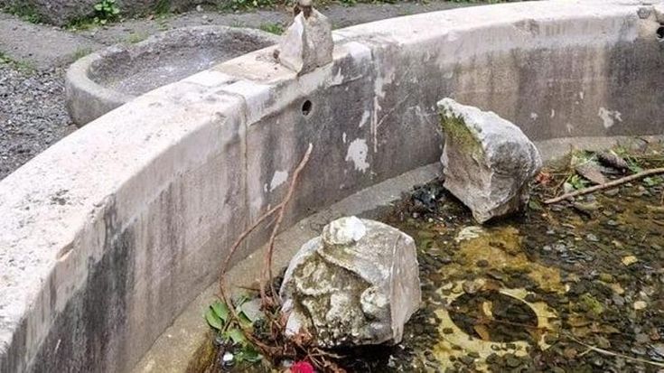 Chiostro di Sant’Eligio, danneggiata fontana del Cinquecento