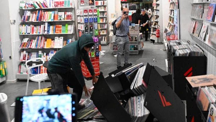 Roma, maratone sì devastazioni no. L’assalto alla Feltrinelli spiega tutto