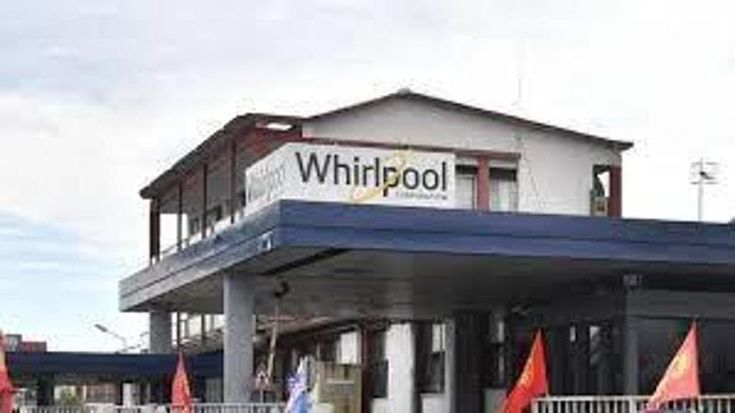 Ex Whirlpool, via all’abbattimento della vecchia fabbrica
