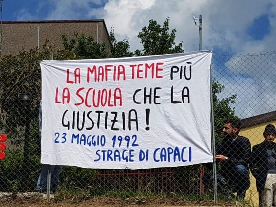 Potenza, lenzuoli contro la mafia per non dimenticare
