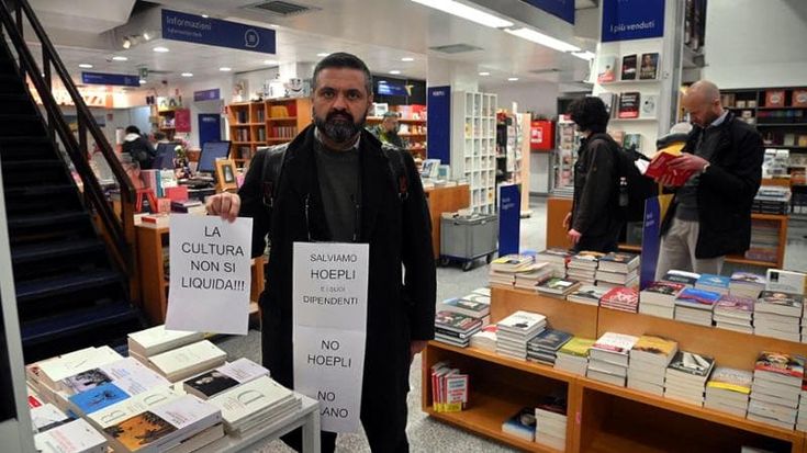 Preside del liceo Parini occupa la Hoepli: “Milano perde un tesoro, non si può restare in silenzio”