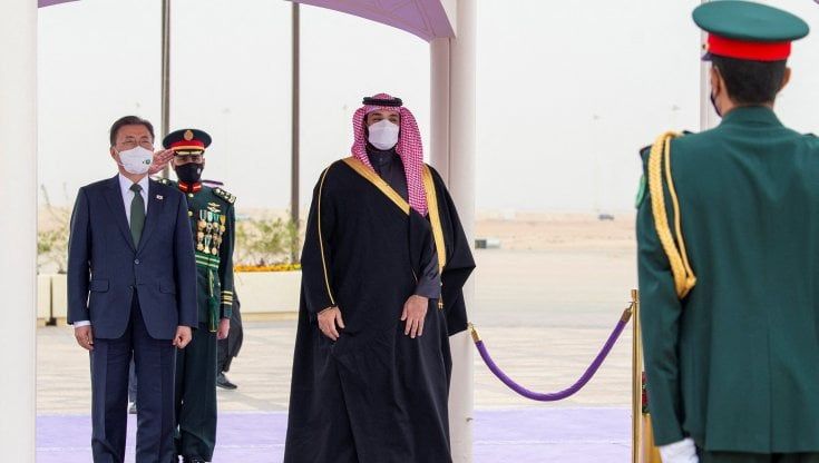 Arabia Saudita, l'ex imam della Mecca ora scandalizza i conservatori