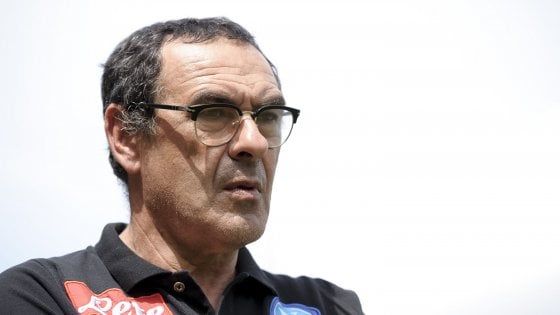 Napoli, De Laurentiis annuncia il rinnovo di Mertens. Sarri: "In un mese è diventato un attaccante centrale fortissimo"