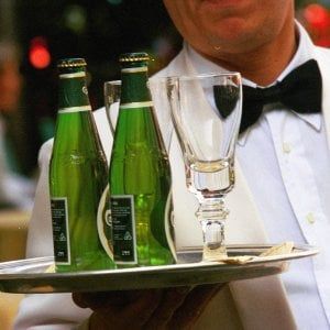 Lavoro, a marzo in Lombardia 78mila inserimenti, 33mila a Milano: boom di richieste per commessi, camerieri e cuochi