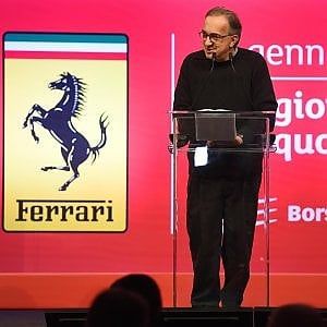 Più consegne e più utili per la rossa di Maranello 