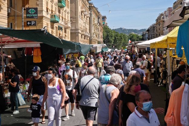 Folla alla Foce per la fiera di San Pietro