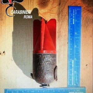 Roma, lo arrestano per spaccio: in cantina trovano bomba della Seconda guerra mondiale