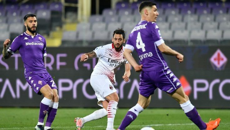 Fiorentina-Milan 2-3, i rossoneri si rialzano: decide Calhanoglu, e Ibrahimovic fa un altro record