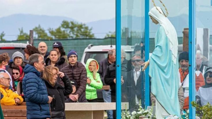 Madonna di Trevignano, la veggente Gisella ora punta sulla guerra: “I morti riempiranno le strade”