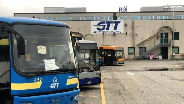Ivrea non trova autisti di bus: “Stipendi troppo bassi”