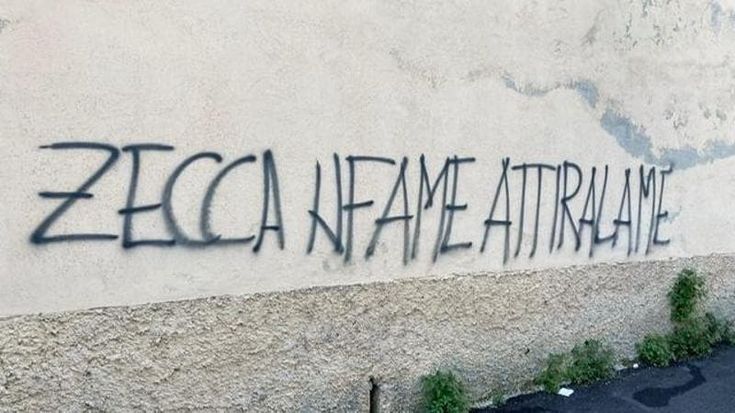 Balduina, attacco neofascista al circolo Pd: “Zecca infame attiri le lame”