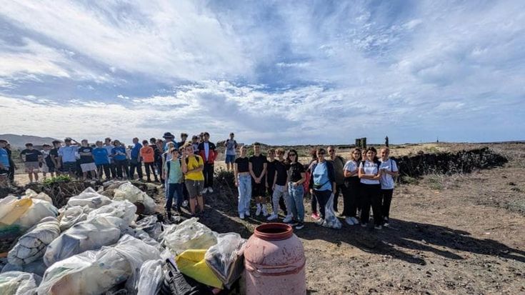Settimana della terra: a Pantelleria cento studenti raccolgono plastica