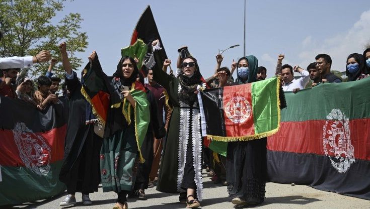 “Dancing in the Mosque” - Afghan Women's Resistance Despite Fall of Kabul to Taliban