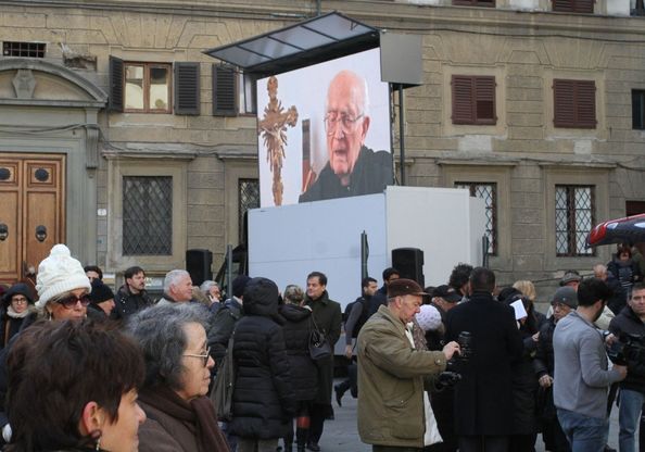 Per l'addio a monsignor Livi anche Agnese Renzi