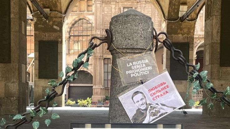 Il memoriale a Navalny via dalla Loggia L’Anpi: “È il luogo della Resistenza”