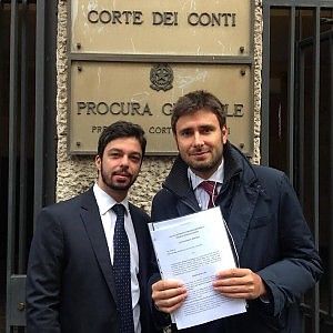 M5s denuncia Pinotti: "Aereo-blu per andare a casa" La replica: "Nessun uso improprio"