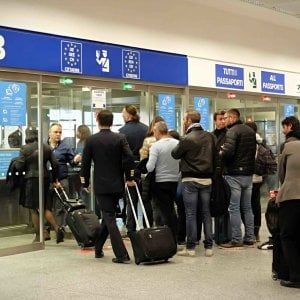 Alitalia, prima scure: stop ai voli Roma-Malpensa e a scatti dei salari