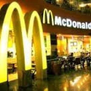 "Ha tentato rapire mia figlia", giallo in un Mc Donald's dell'Eur