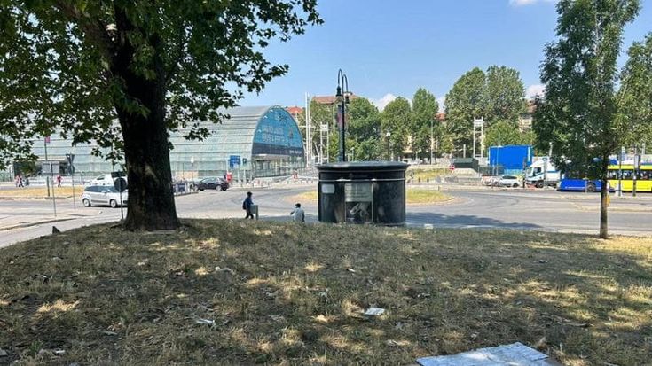 Violentata in pieno giorno nei giardini di Porta Susa, presi i due aggressori