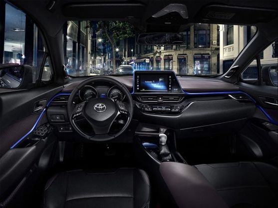 Toyota C-HR svela i suoi interni