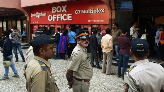 India, ancora violenze dei fondamentalisti indù contro il film Padmaavat: attaccato uno scuolabus