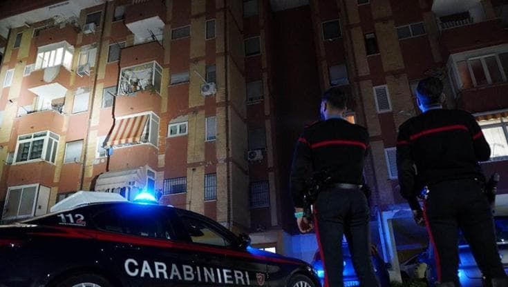 Marcianise, tredicenne accoltellato nel parcheggio del centro commerciale Campania. Fermati 2 uomini