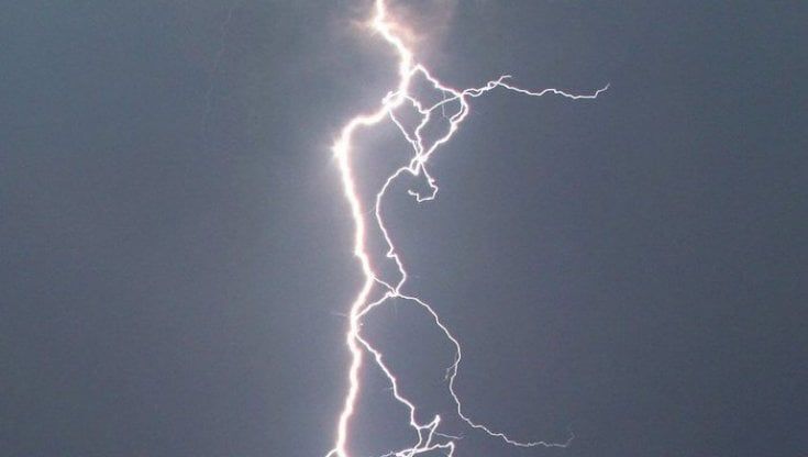 Previsioni meteo, Italia divisa a metà. Allerta gialla in 11 regioni per vento e grandinate
