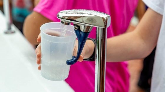 C'è litio nell'acqua che beviamo. Ed è un bene per la nostra salute mentale