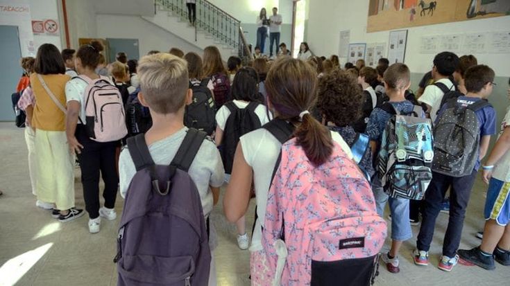 Precipita dalla finestra del bagno a scuola: ferita una ragazzina di prima media
