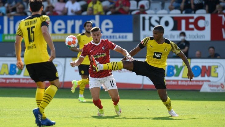 Bundesliga: il Dortmund cade a Friburgo, Wolfsburg da solo in vetta