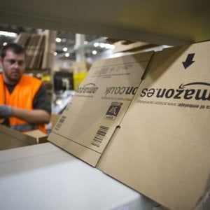La svolta di Amazon: accorcia la settimana lavorativa a 30 ore