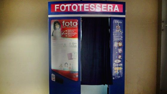 Dalla fototessera al selfie: la nuova vita delle cabine per gli scatti