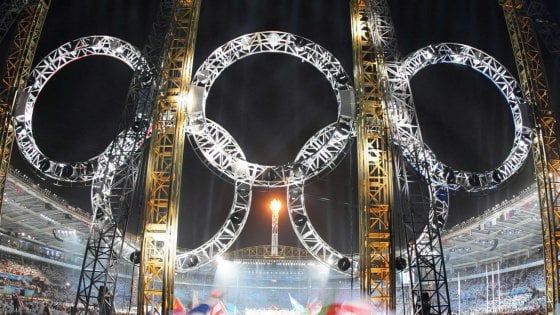 Olimpiadi invernali, il governo: "La proposta a tre è morta qui". Ma c'è un piano a due: Torino è fuori. Di Maio: "Colpa del Coni"