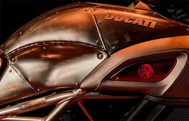 Ducati e Diesel, insieme per una Diavel special