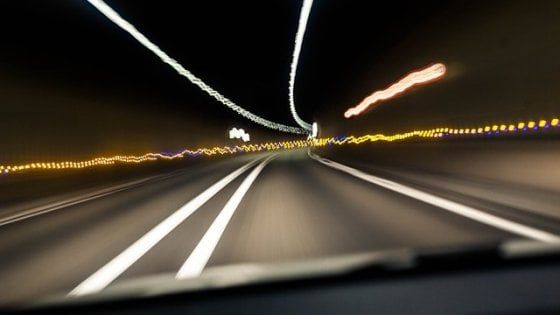 Auto a guida autonoma, così l'intelligenza artificiale impara dai cattivi piloti